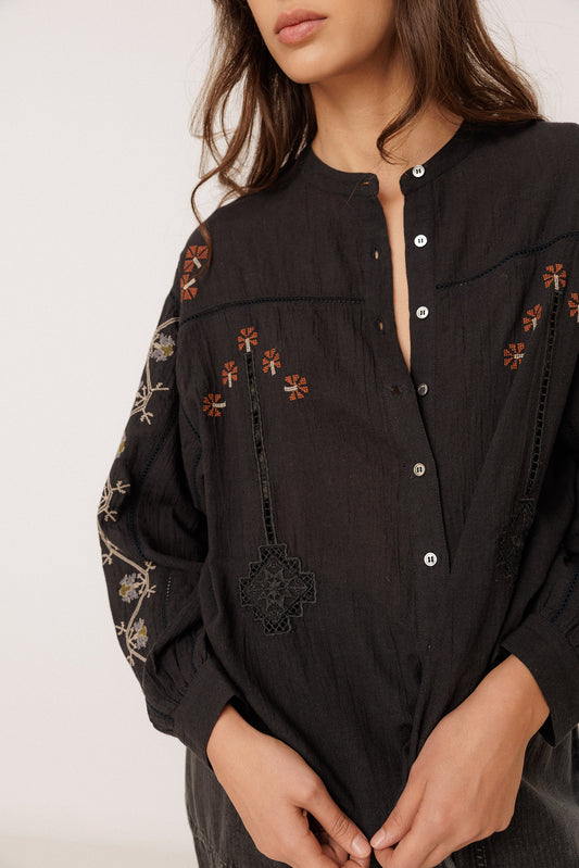 VOLUMINOUS EMBROIDERED SHIRT 2