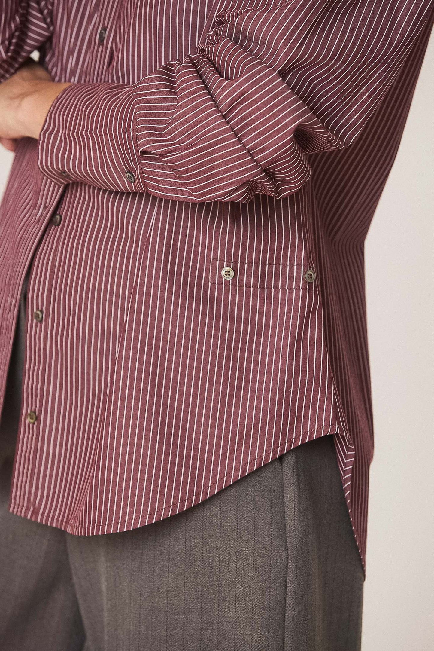 CAMISA RAYA MASCULINA MULTIPOSICIÓN