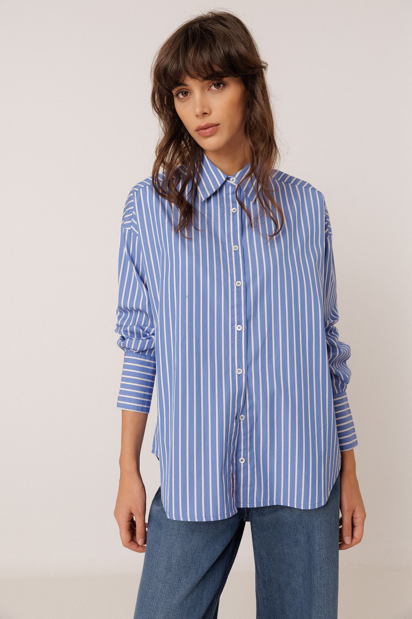 CAMISA RAYA MASCULINA MULTIPOSICIÓN