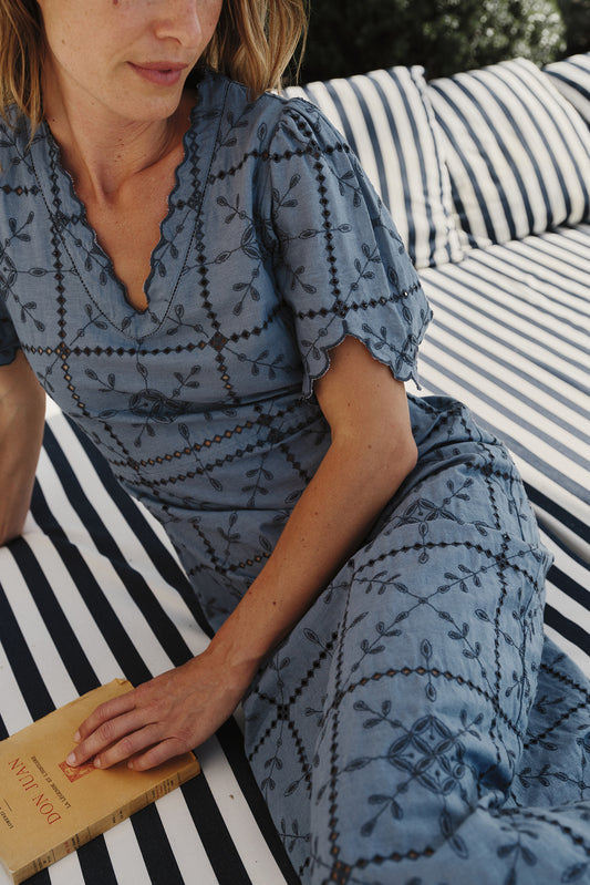 VESTIDO MIDI BORDADOS PERFORADOS 5