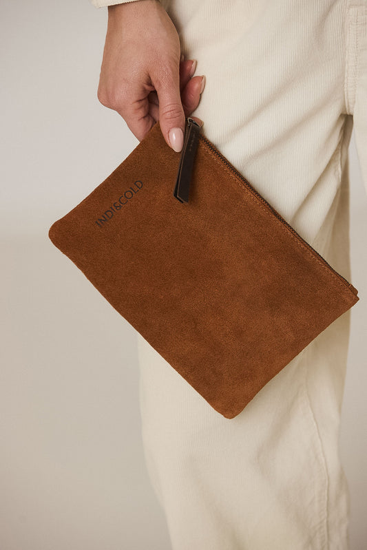 SPLIT-SUEDE TOILETRY BAG 2