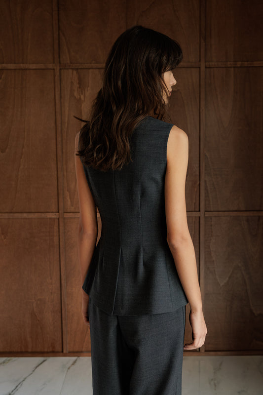 FITTED VEST 3