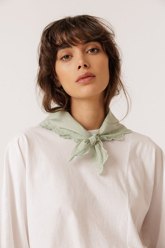 PAÑUELO VOILE BORDADO 2