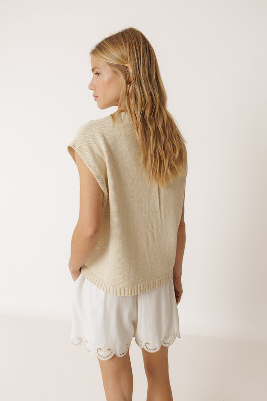 BOXY VEST WITH POCKETS 3