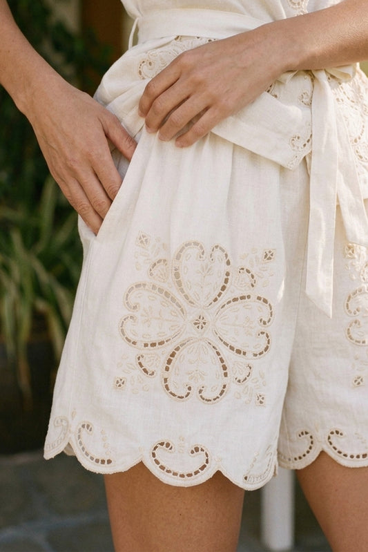 [CL] SCALLOPED EMBROIDERY SHORT 1