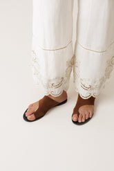 PANTALON À OURLET BRODÉ