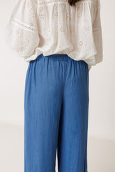 PANTALON À OURLET BRODÉ