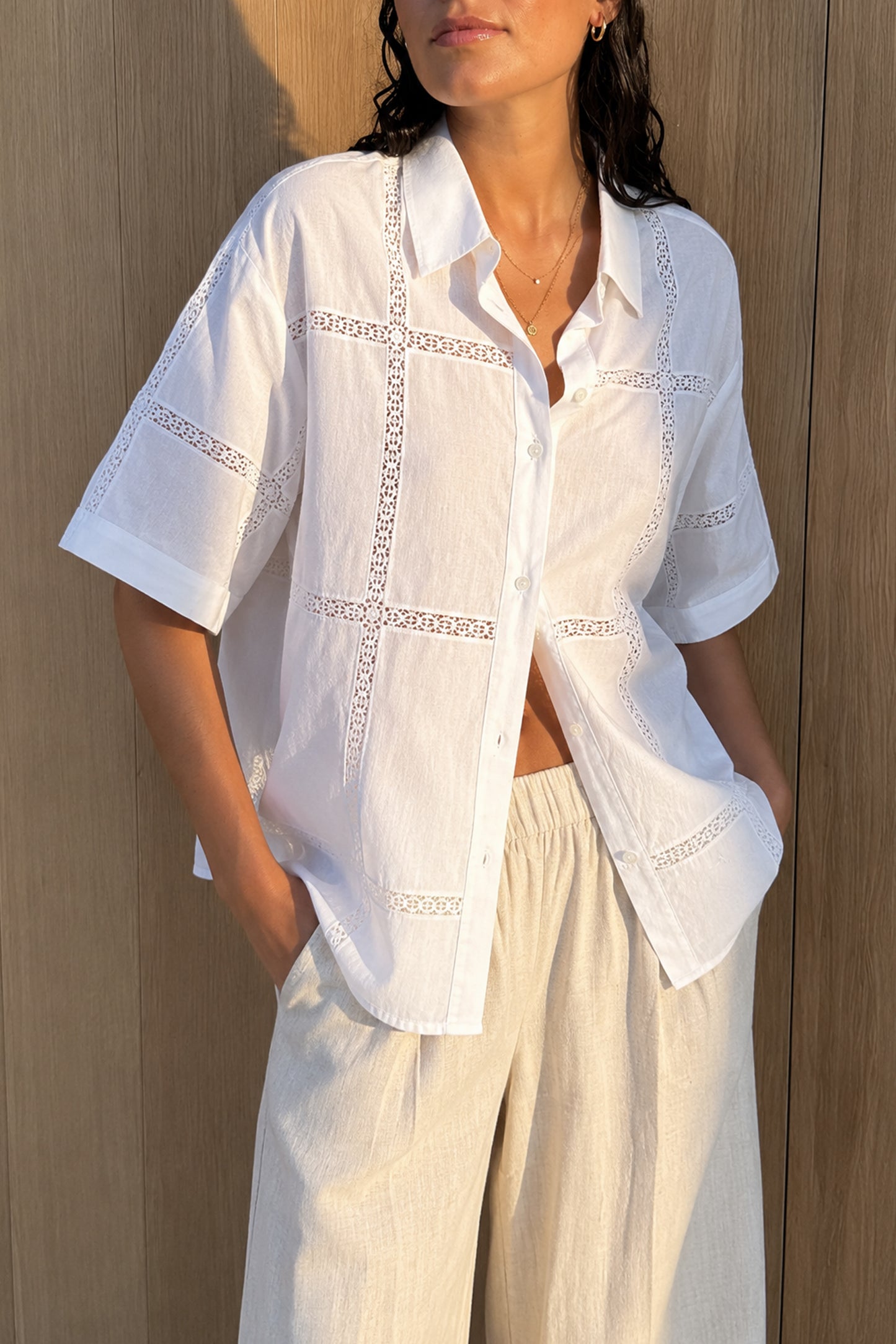 CHEMISE EN POPELINE ET DENTELLE