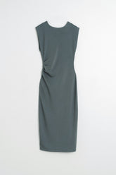 ROBE CINTRÉE À PLIS