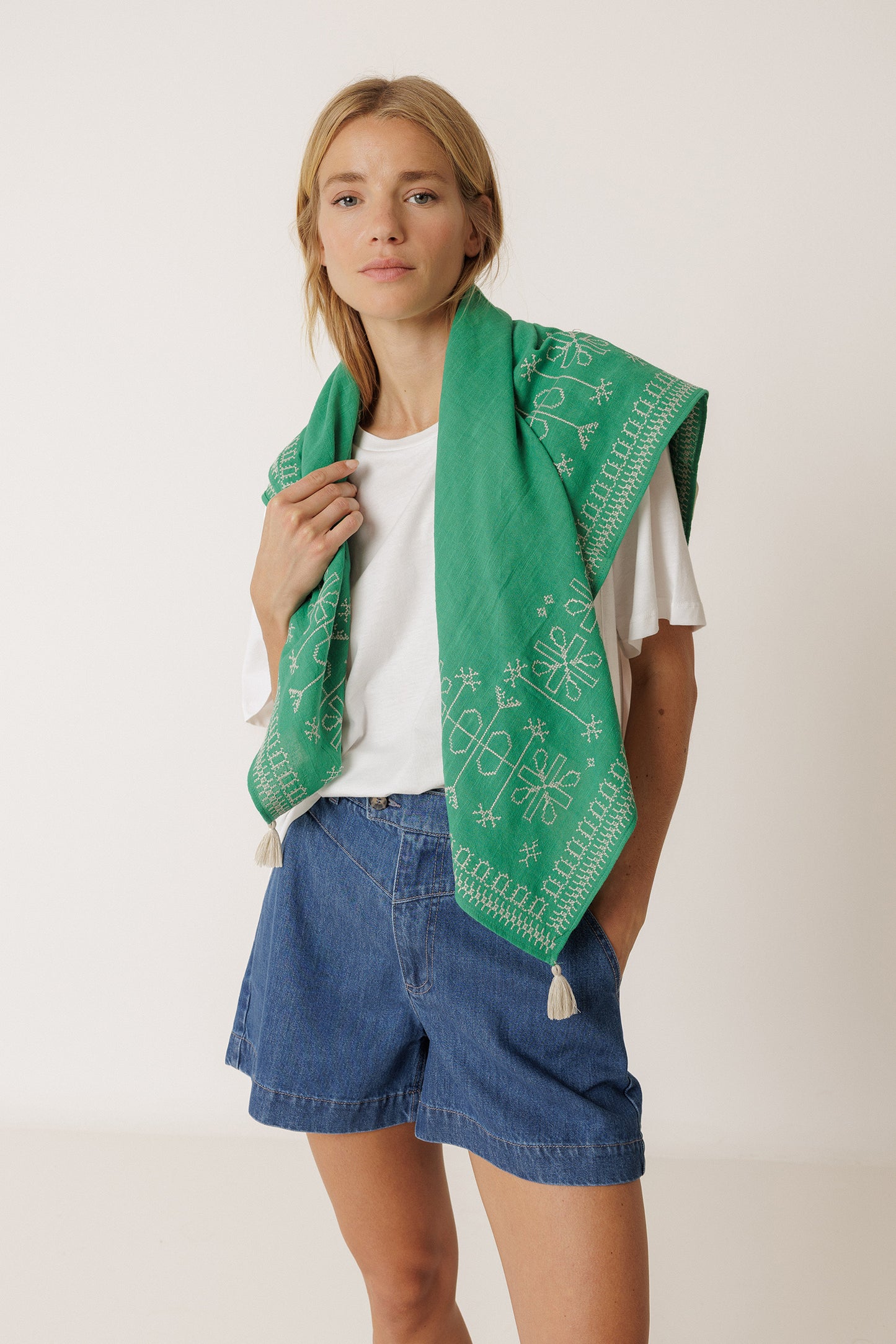 [CL] ETHNIC-EMBROIDERY SCARF