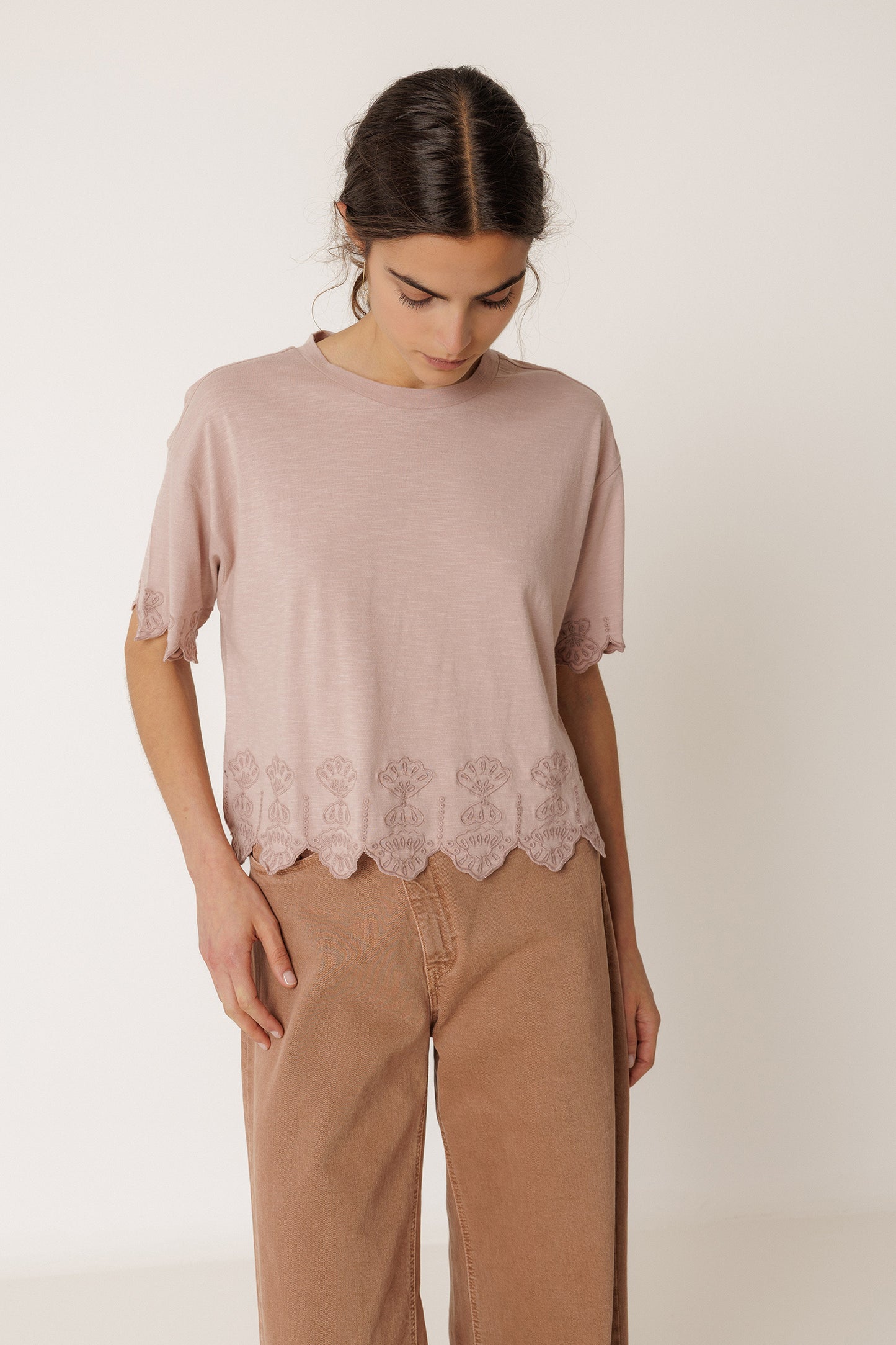 CAMISETA BOXY BORDADA